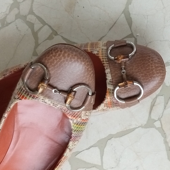 Gucci Round Toe Raffia Leather Horsebit Flats - Picture 7 of 13